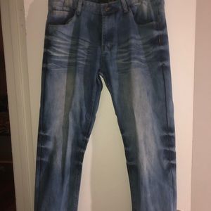 Men’s distressed jeans